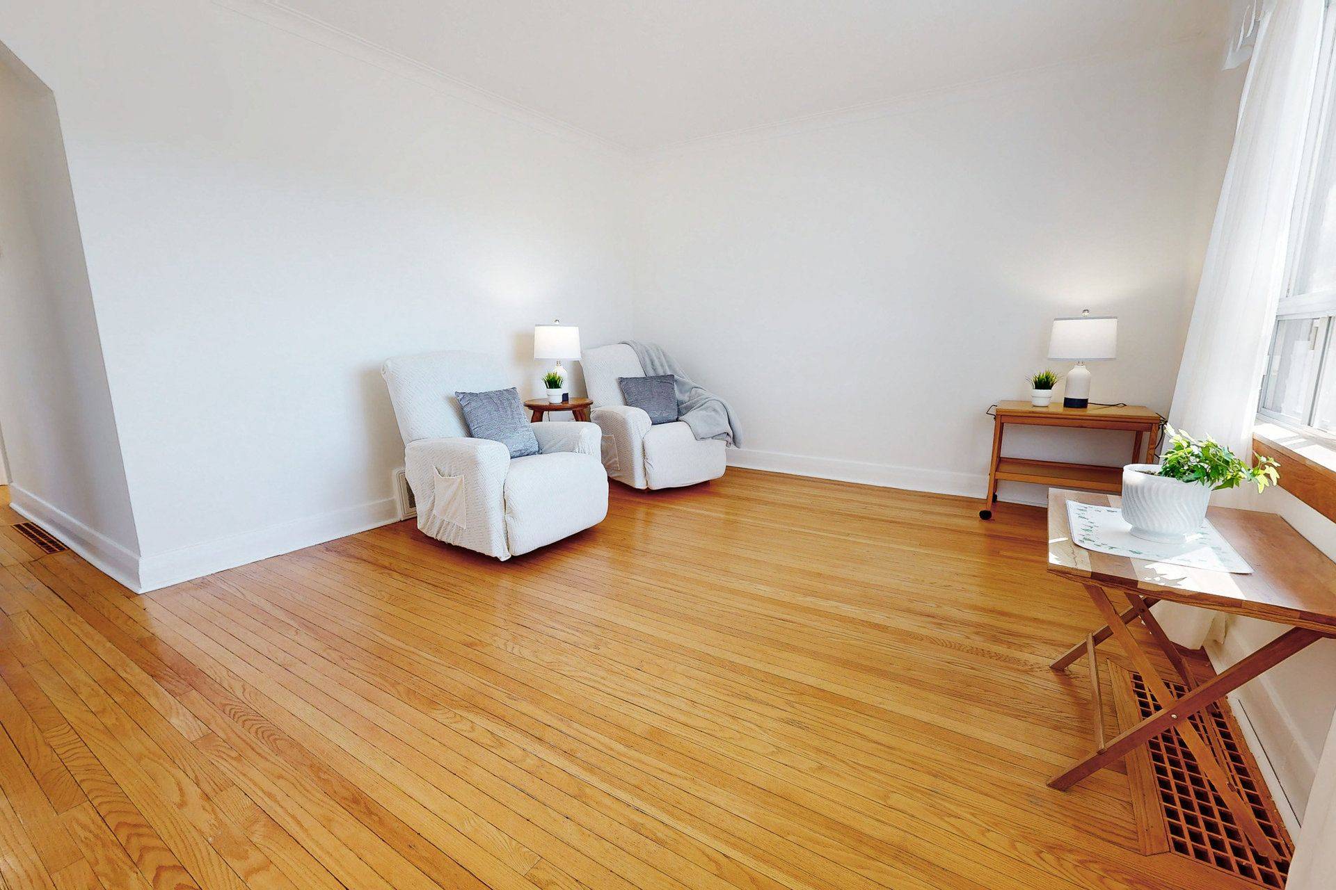 Toronto W06, ON M8W 2P9,284 Lanor AVE