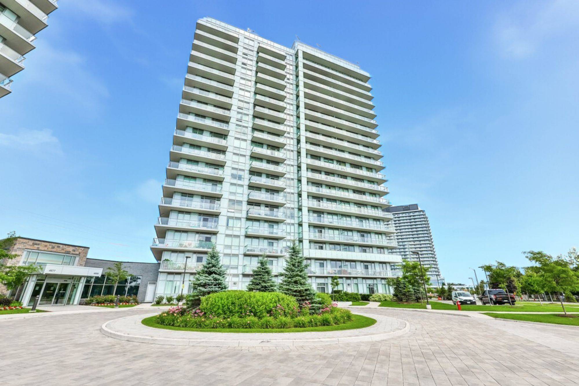 4699 Glen Erin DR #303, Mississauga, ON L5N 3L3