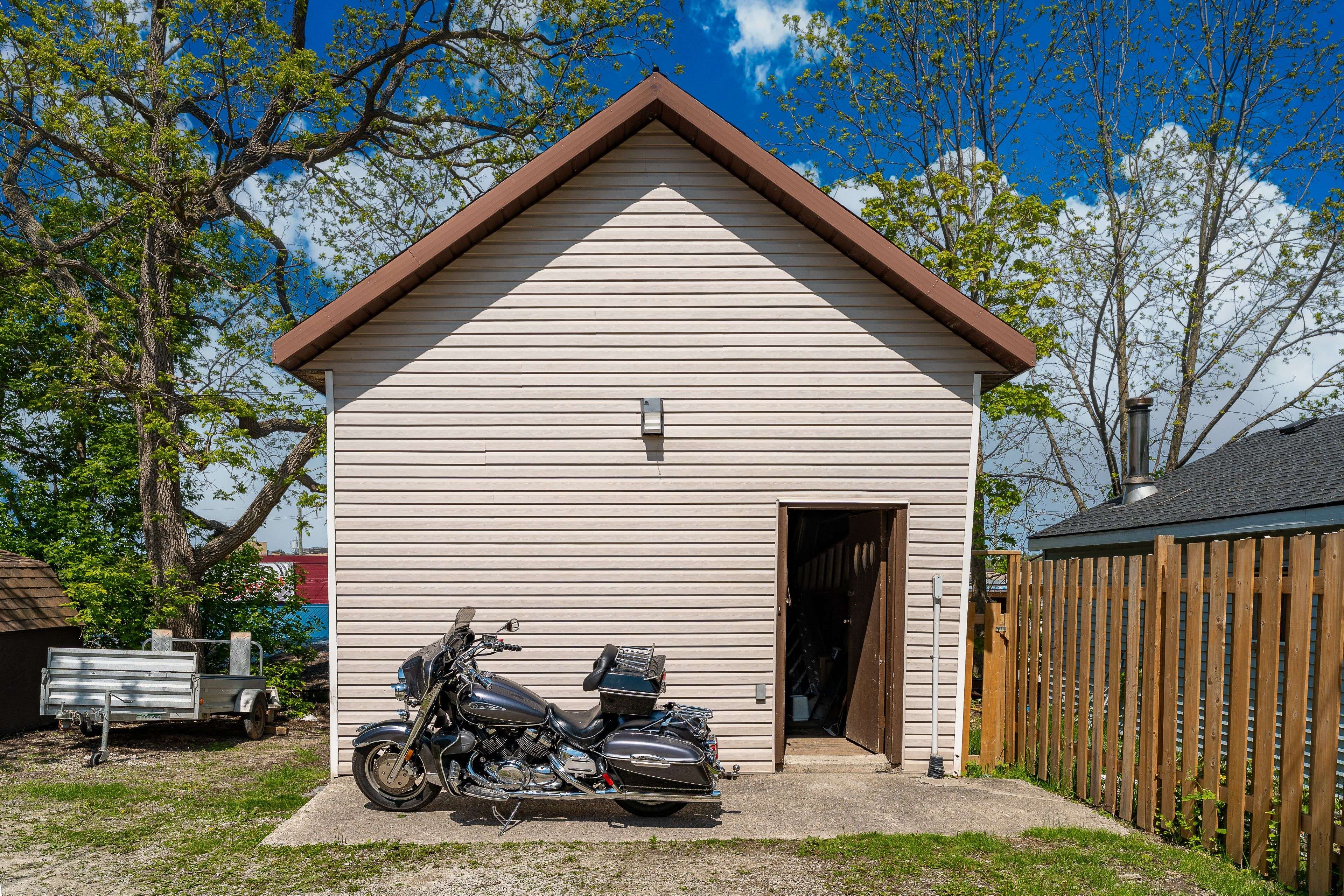 Owen Sound, ON N4K 2L9,1544 3rd AVE E