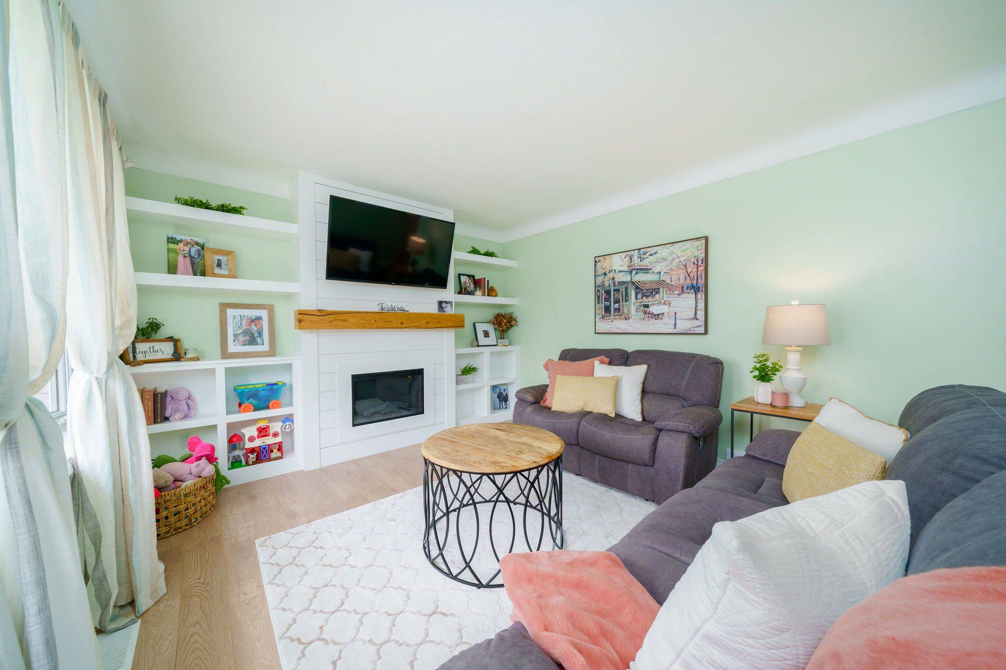 Strathroy Caradoc, ON N7G 2W3,382 Adelaide ST