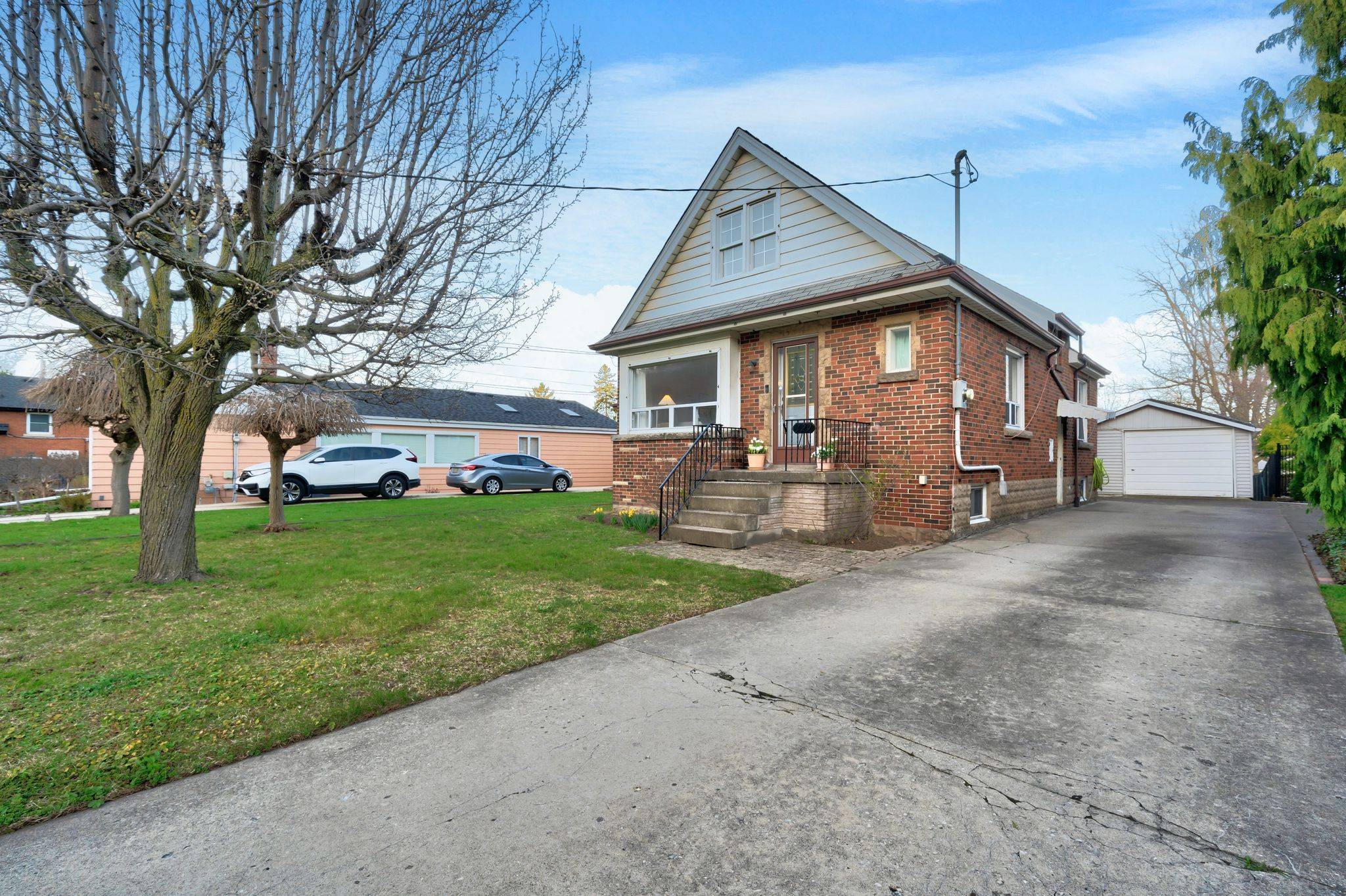 Hamilton, ON L8K 4K9,129 Kimberly DR