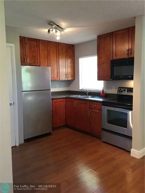 Fort Lauderdale, FL 33334,5168 NE 6th Ave #413