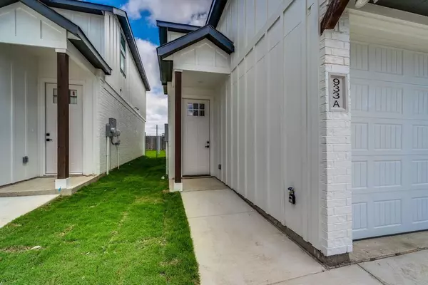 Grandview, TX 76050,920 Cooksey Court #B
