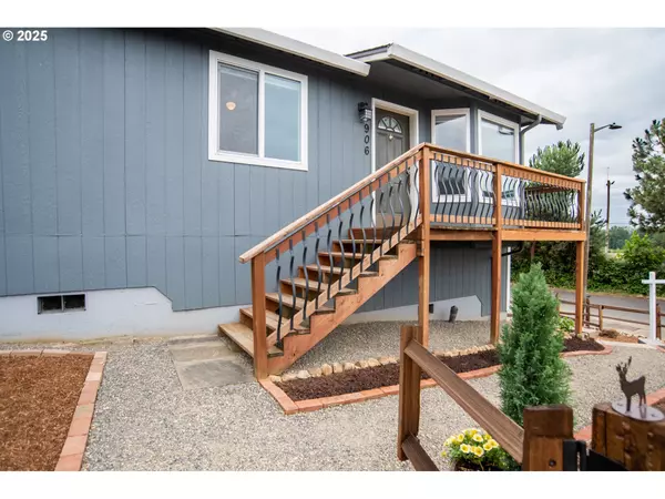 Ridgefield, WA 98642,906 N RAILROAD AVE