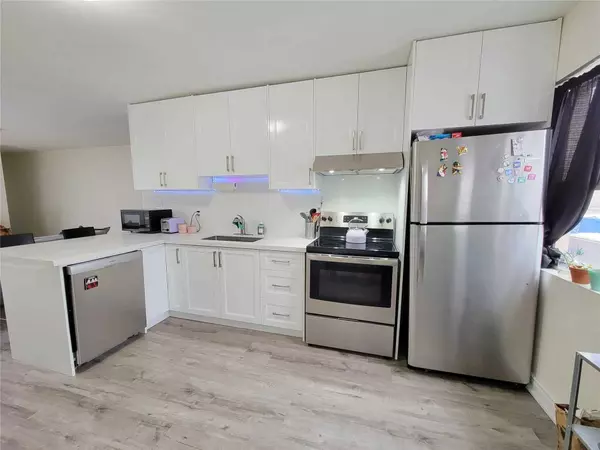 Toronto W06, ON M8W 1N5,3523 Lake Shore BLVD W #2