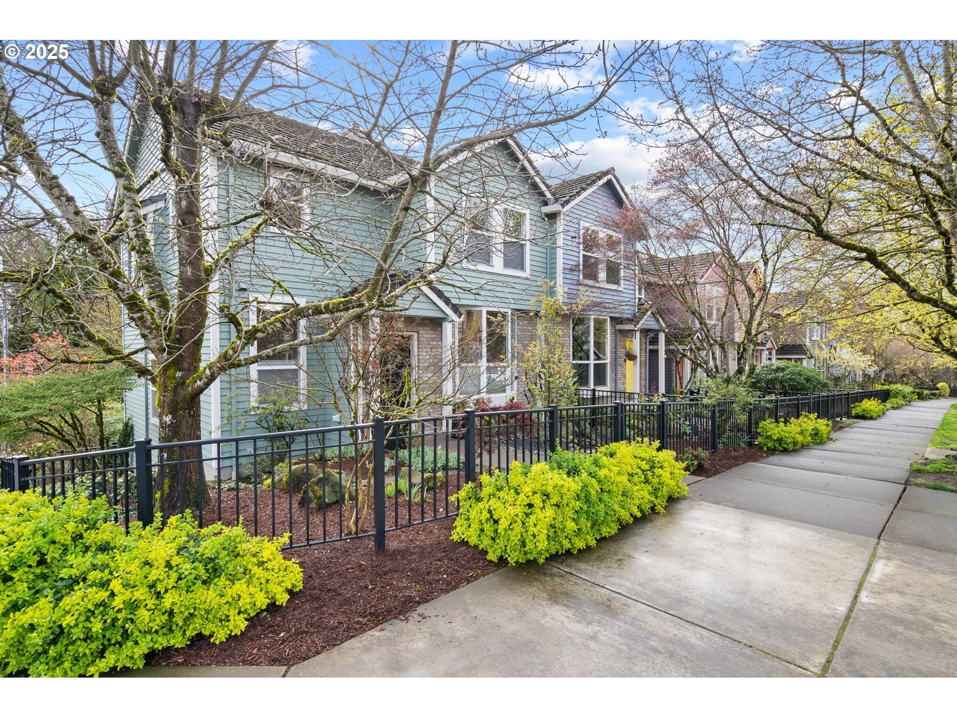 7408 SW CAPITOL HWY, Portland, OR 97219