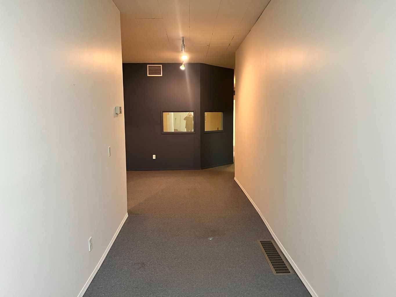 Ponoka, AB T4J1R5,5012 50 ave.