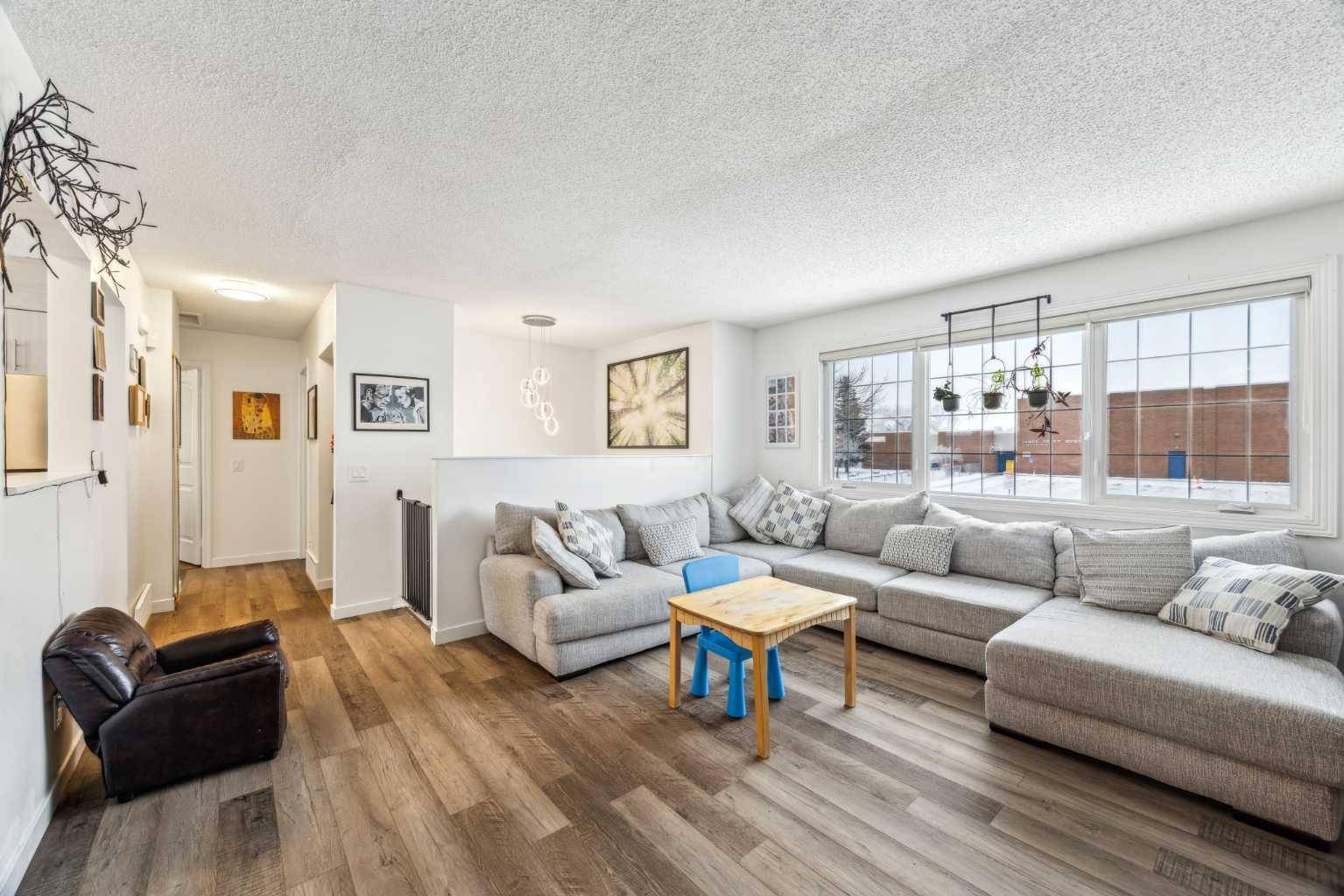 Calgary, AB T2A 4K7,6228 5 AVE Southeast