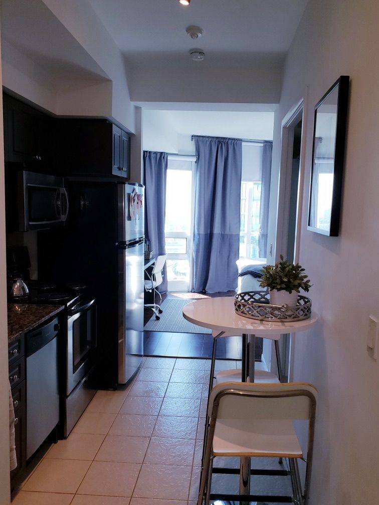 Toronto C01, ON M5V 4A1,215 Fort York BLVD #2706