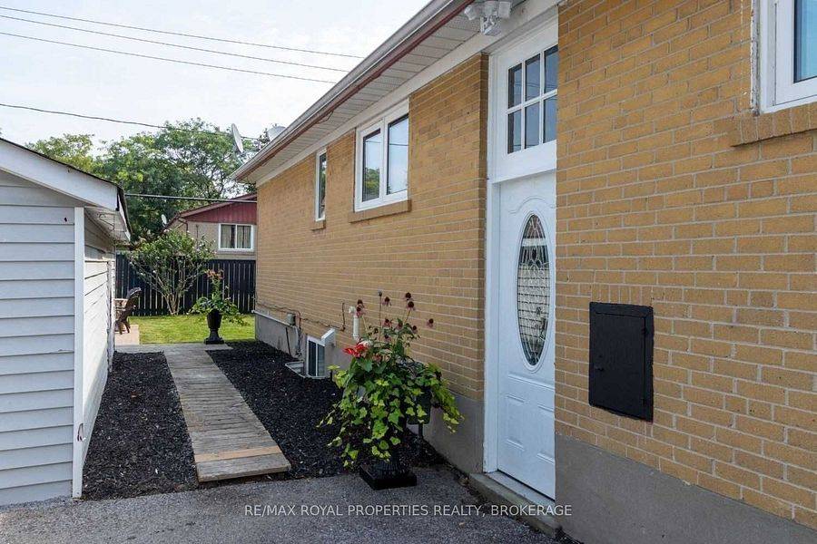 Ajax, ON L1S 2R1,56 Burcher RD #Basement