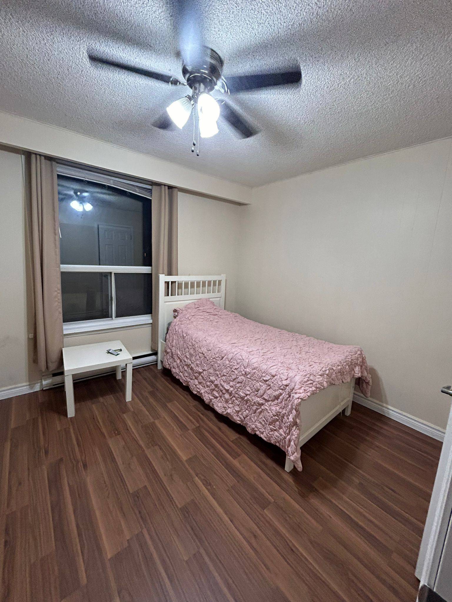 Oshawa, ON L1G 1T3,128 Elgin ST E