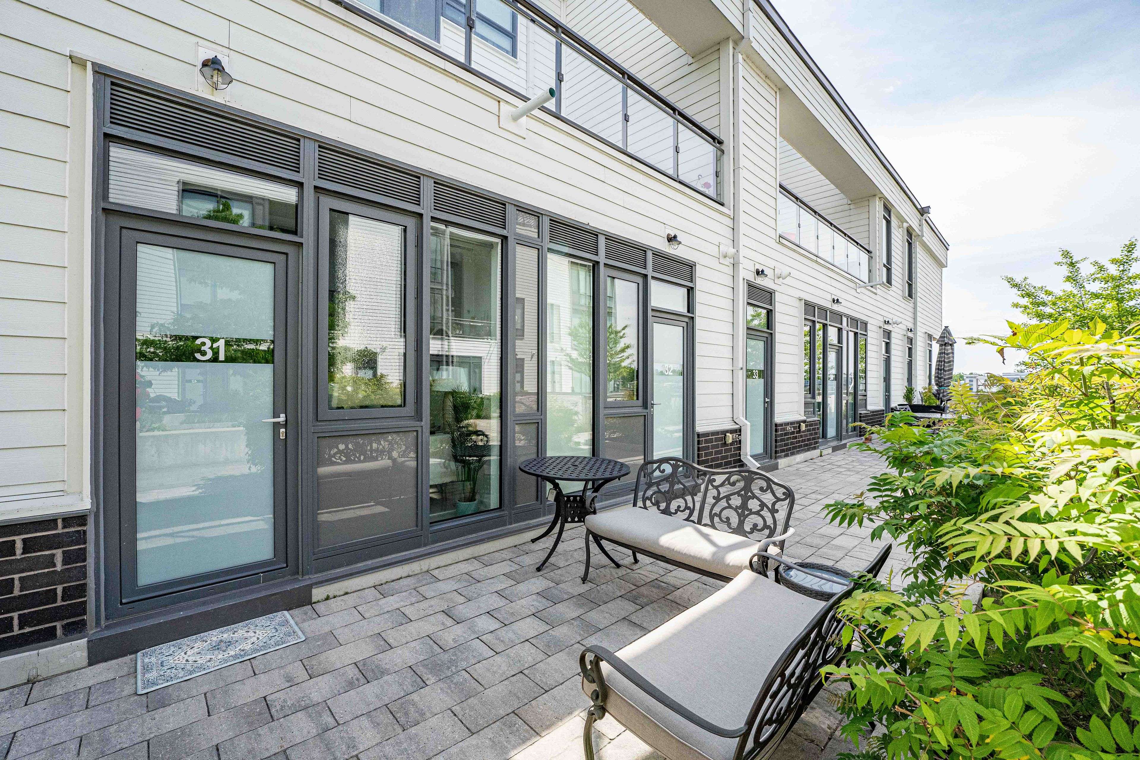 Innisfil, ON L9S 0M1,247 Broward WAY #31