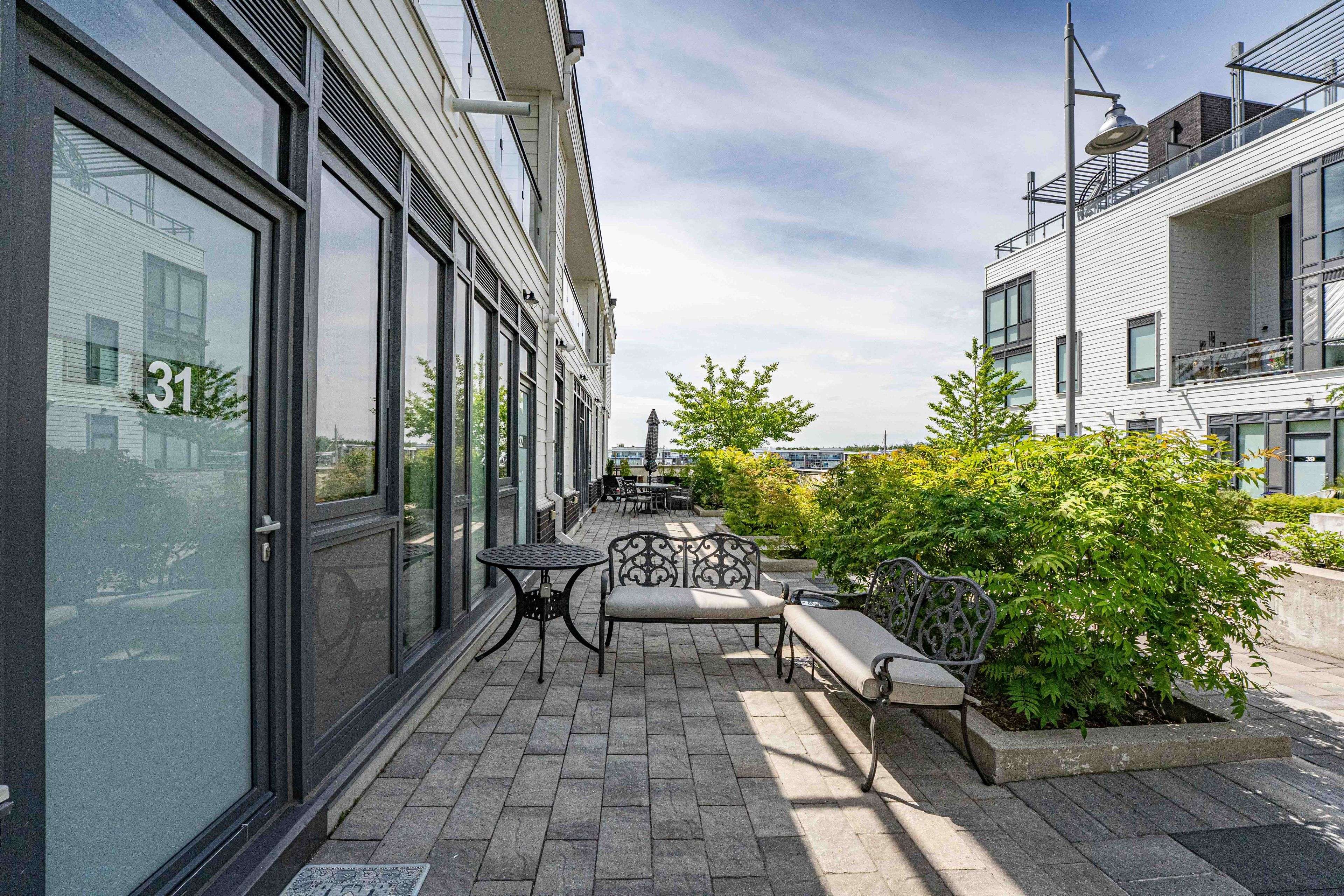 Innisfil, ON L9S 0M1,247 Broward WAY #31