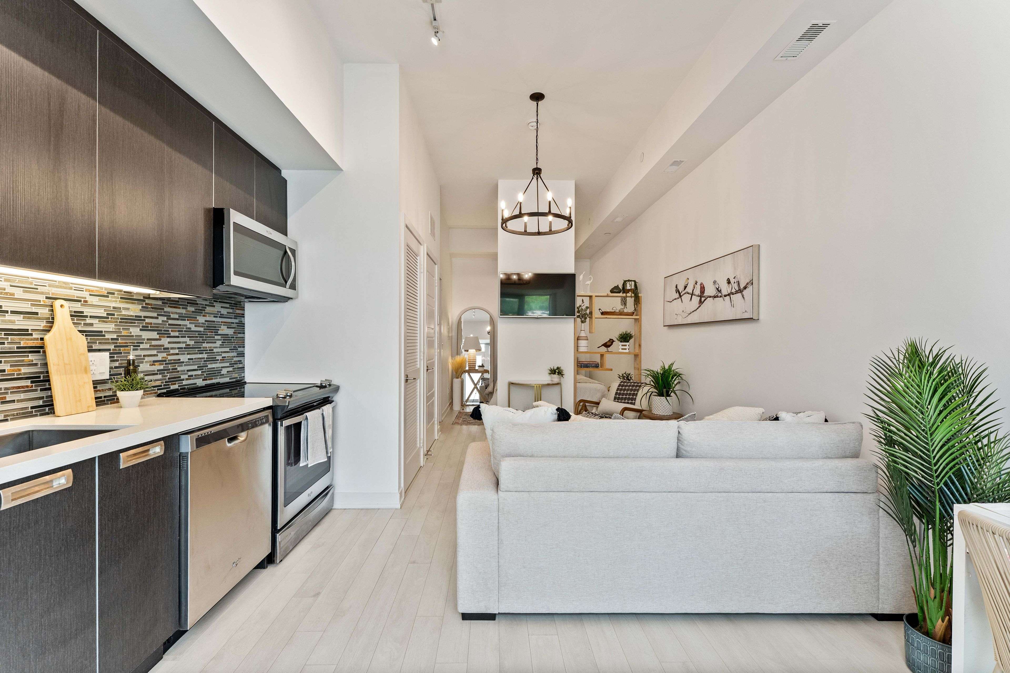 Innisfil, ON L9S 0M1,247 Broward WAY #31