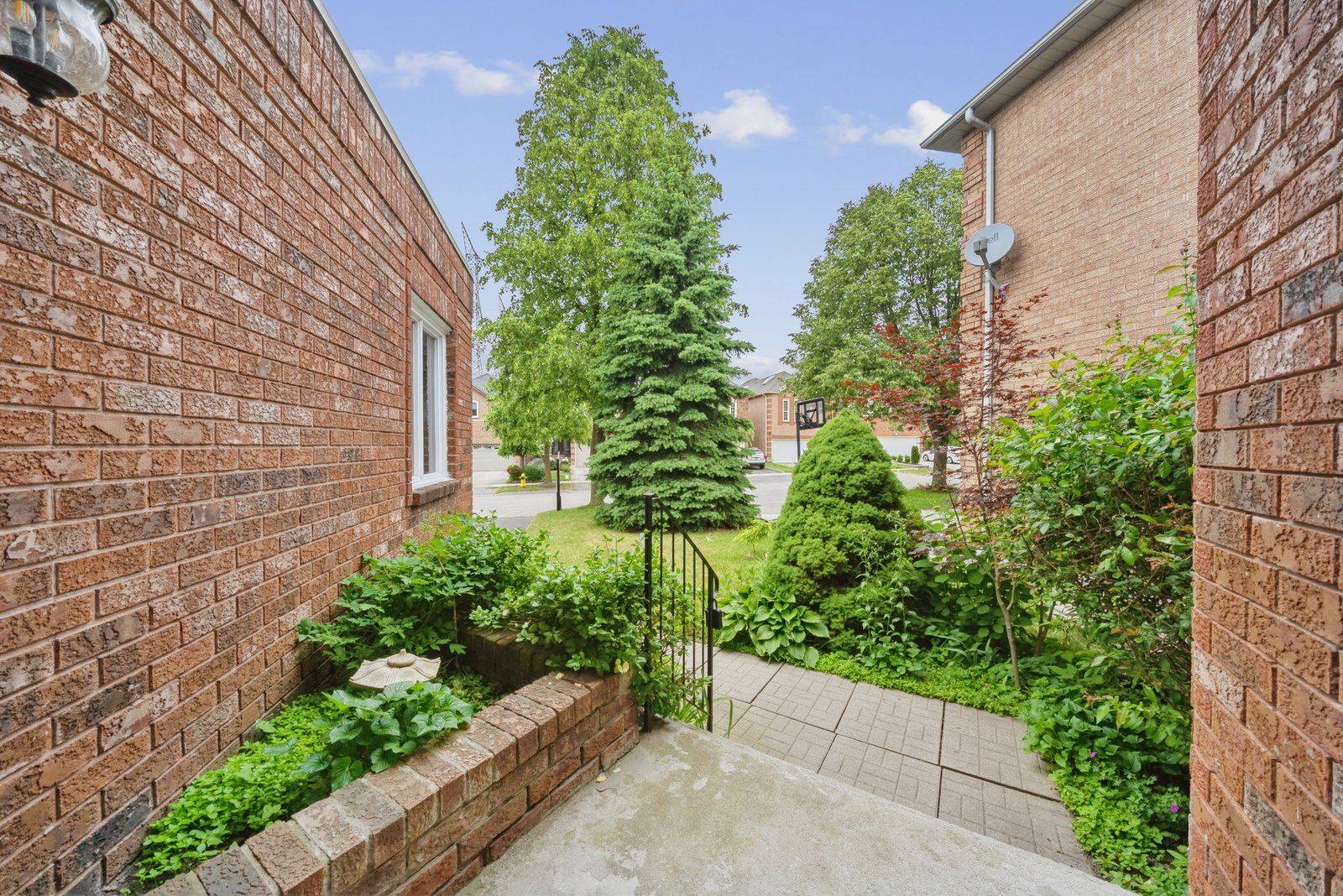 Vaughan, ON L4J 7T1,75 VENICE CRES