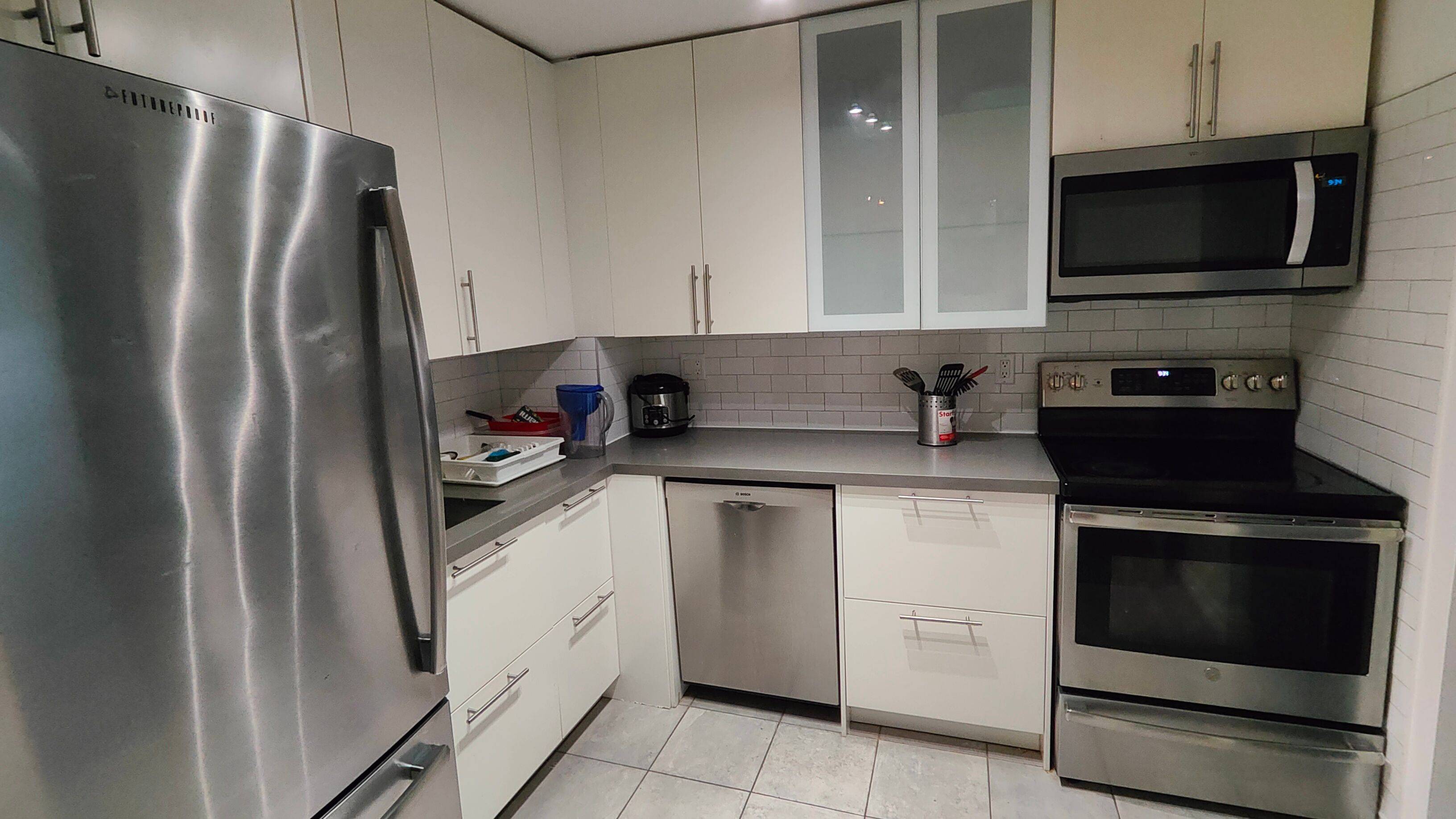 Mississauga, ON L5B 3Z2,155 Hillcrest AVE #PH01