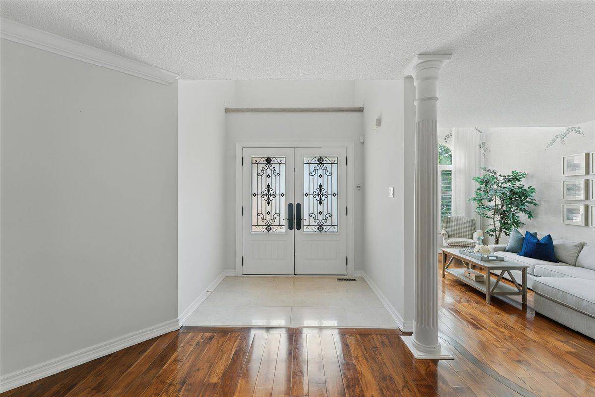 Oakville, ON L6H 6E8,1463 Bayshire DR