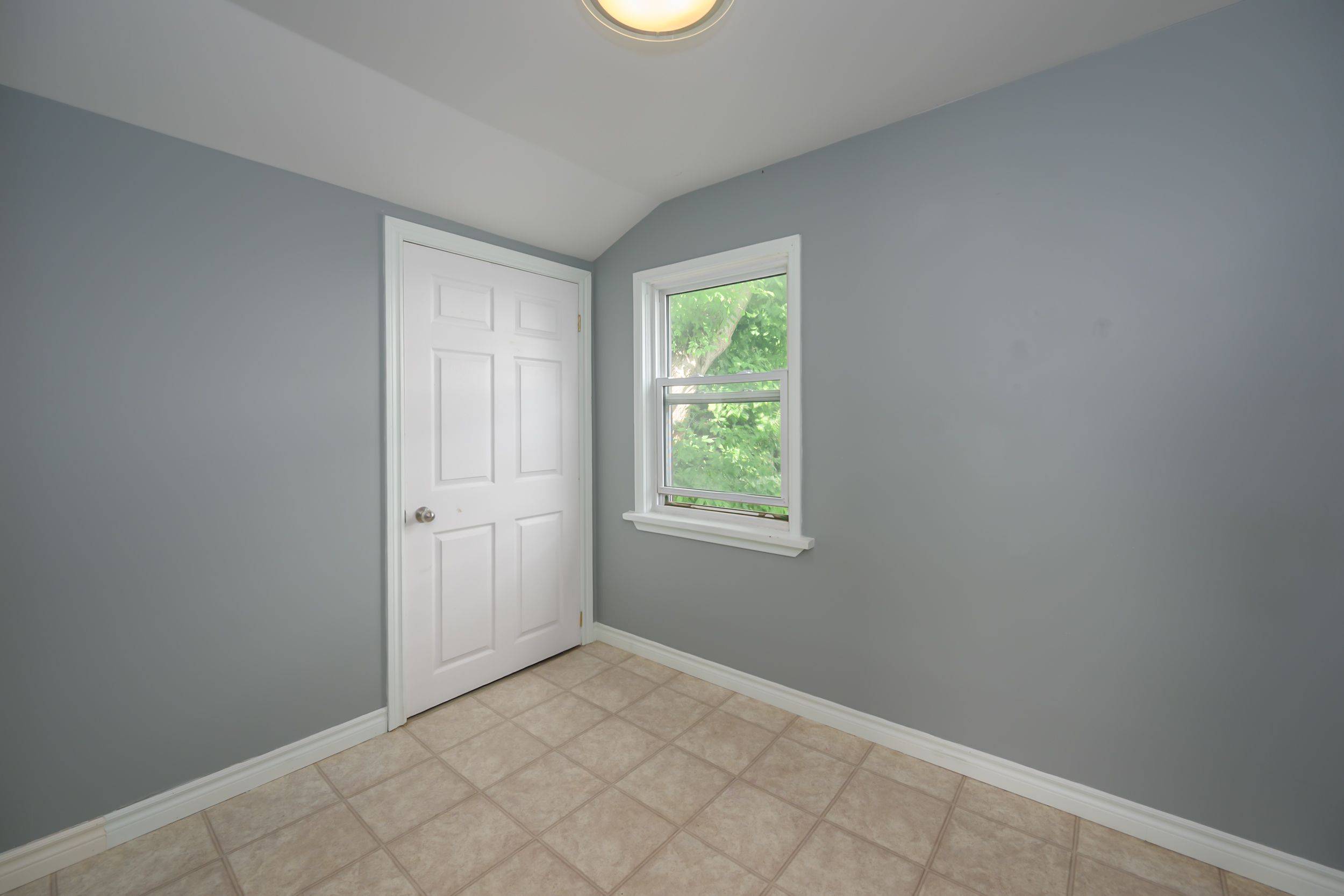 St. Thomas, ON N5R 2S1,178 Wellington ST