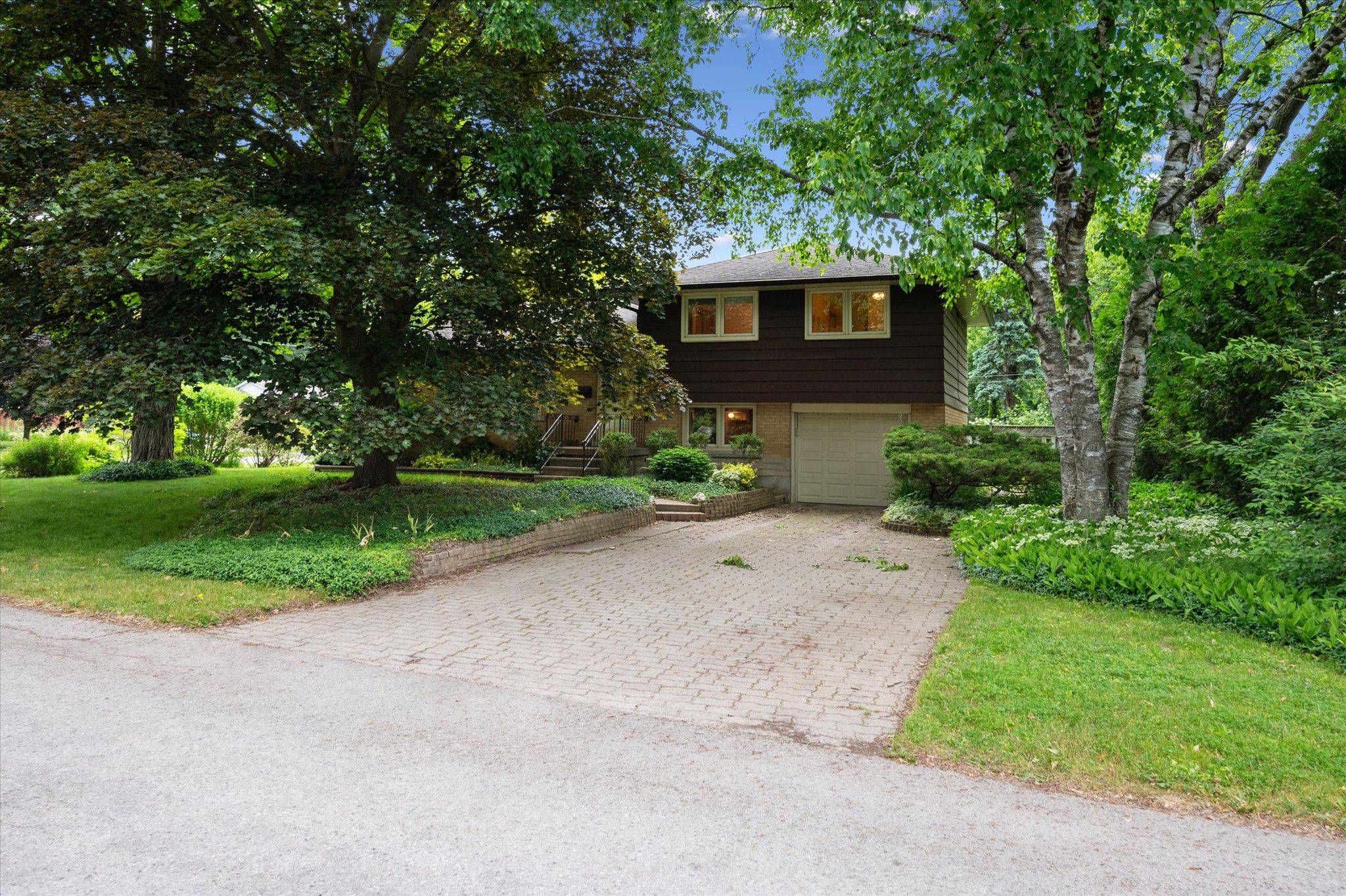 Guelph, ON N1G 1P6,34 Hales CRES