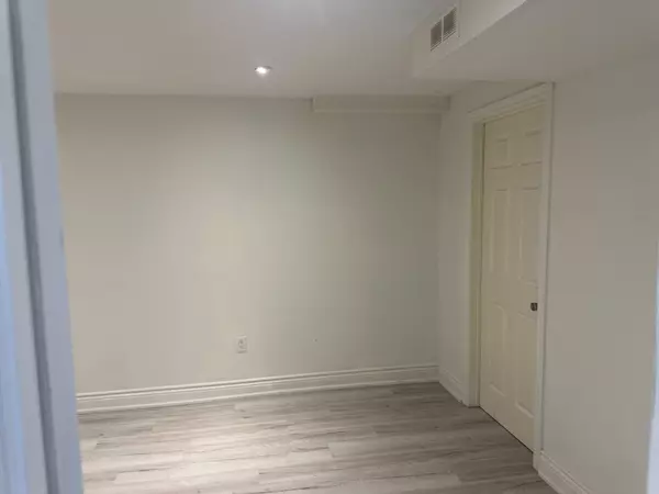 Pickering, ON L1V 7B9,308 Granby CT