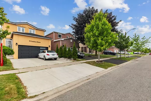 Brampton, ON L6Z 3Z9,94 Sandmere AVE