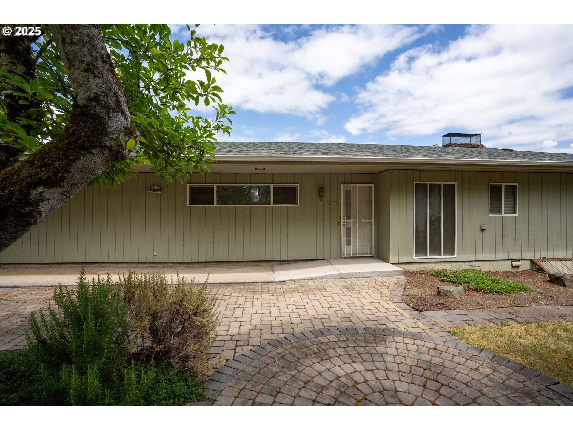 Eugene, OR 97405,675 LORANE HWY