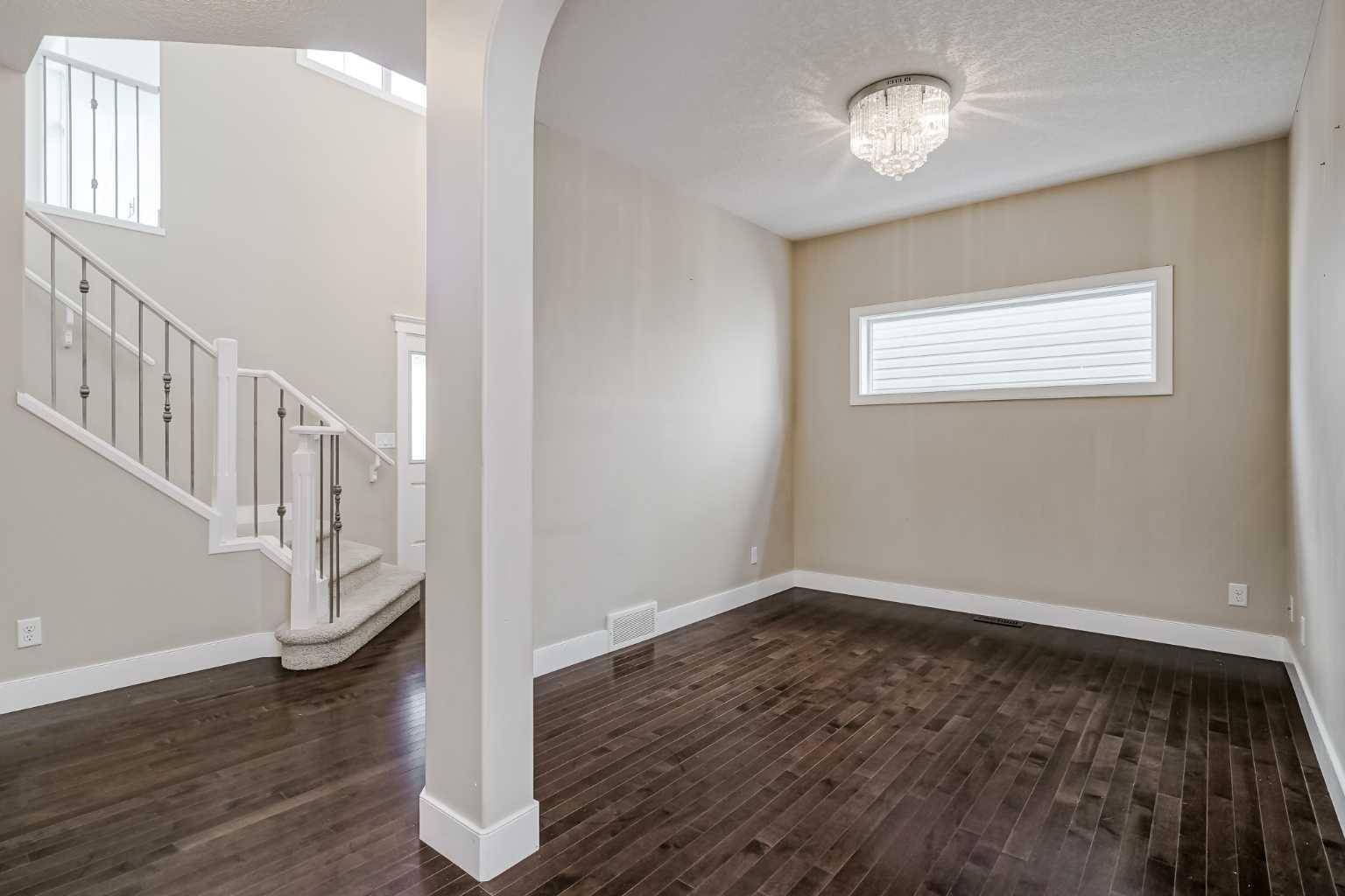 Airdrie, AB T4A 0E8,250 Kings Heights DR SE