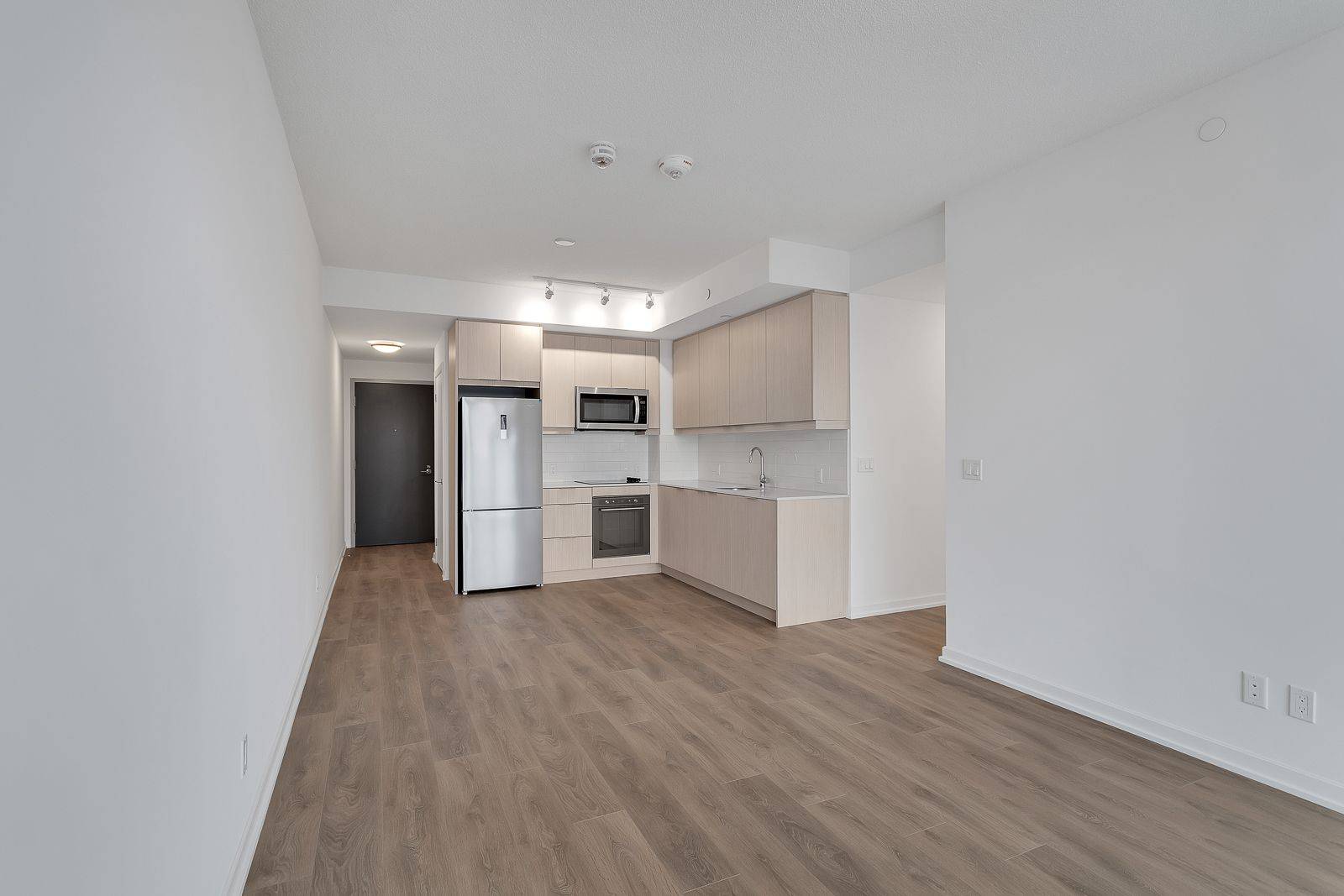 Toronto C15, ON M2J 0H2,32 Forest Manor RD #605