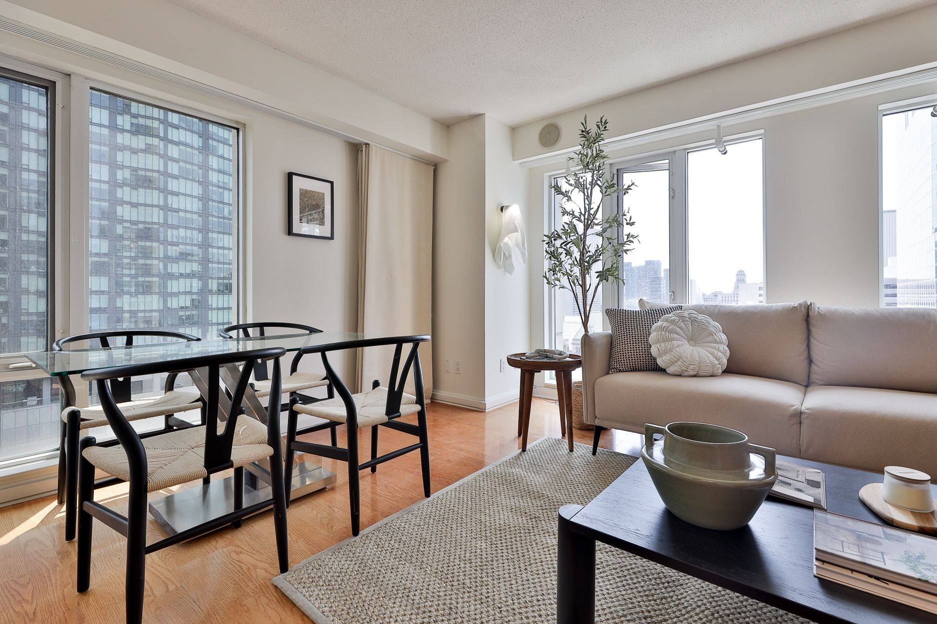 Toronto C08, ON M5B 1V8,210 Victoria ST #1811