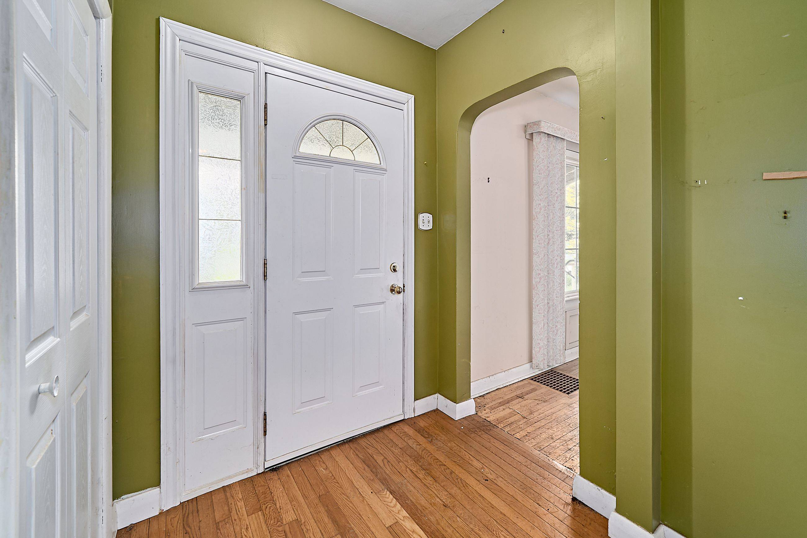 Whitby, ON L1N 3L1,34 Scott ST