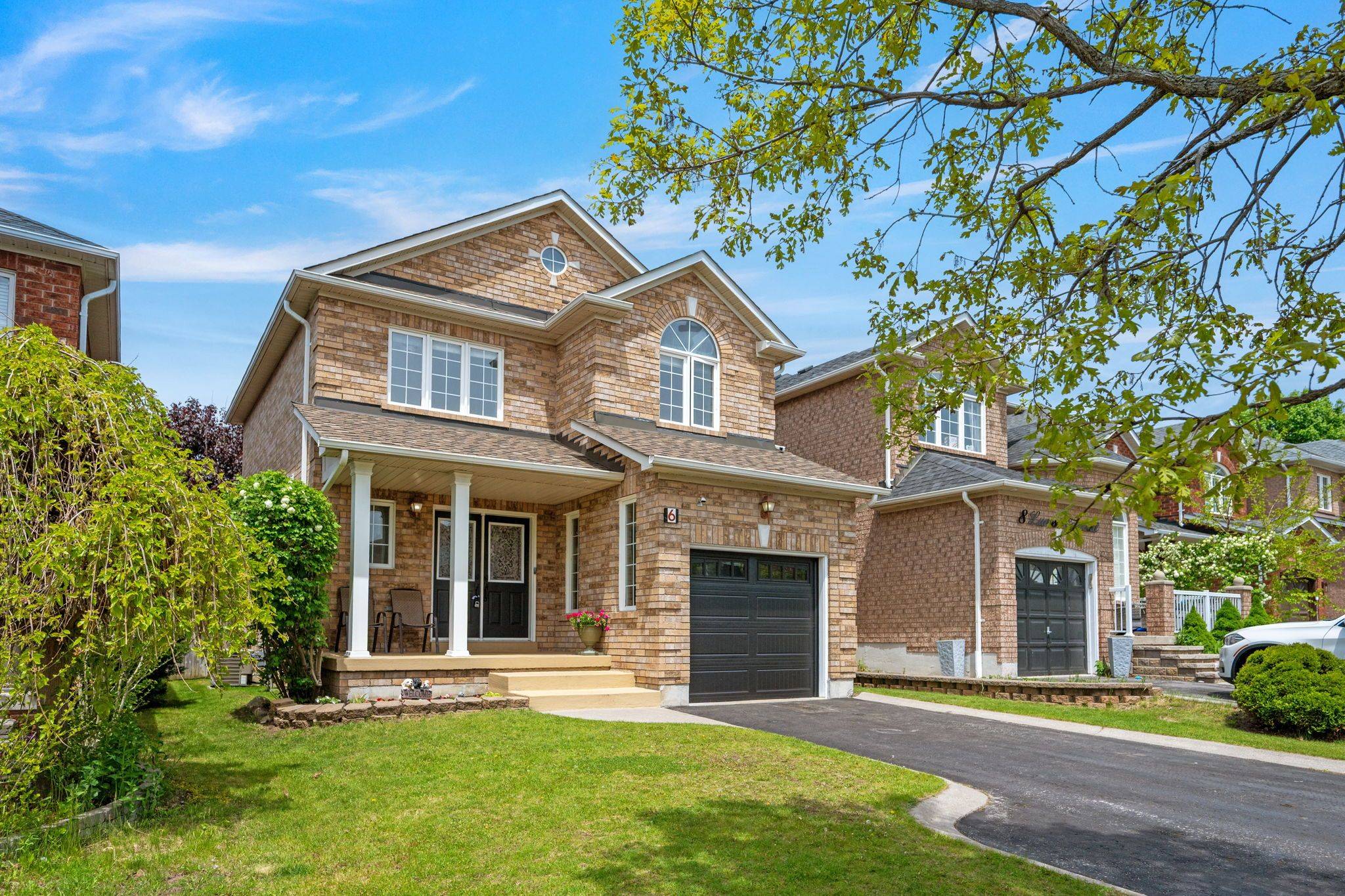 6 Lurosa CRES, Whitby, ON L1R 3A9