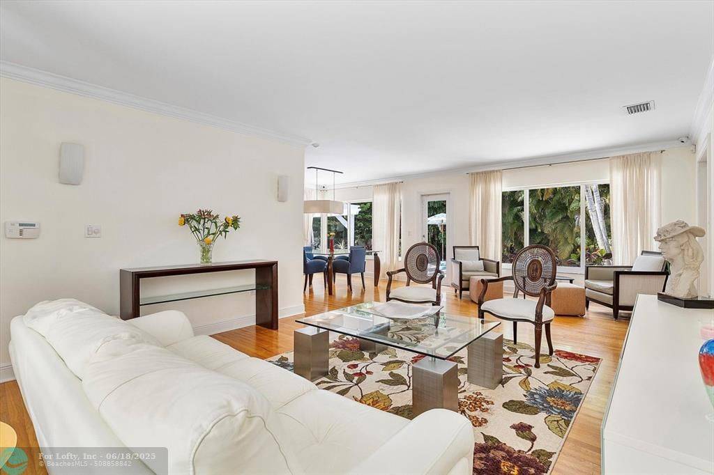 Coral Gables, FL 33134,911 Mariana Ave