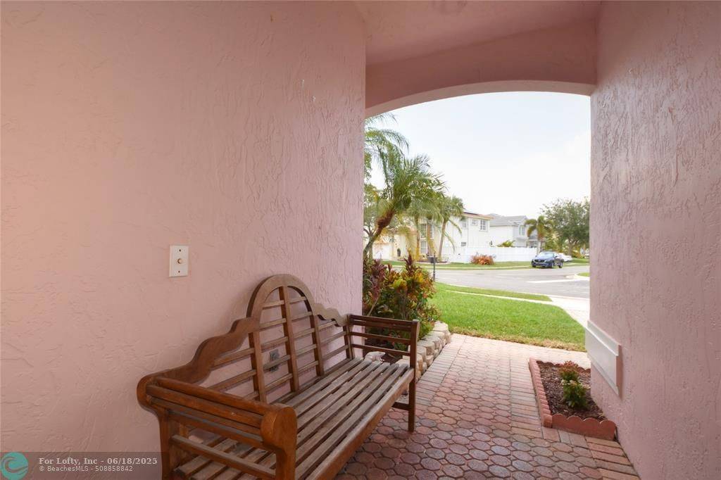 Weston, FL 33326,98 Gables Blvd
