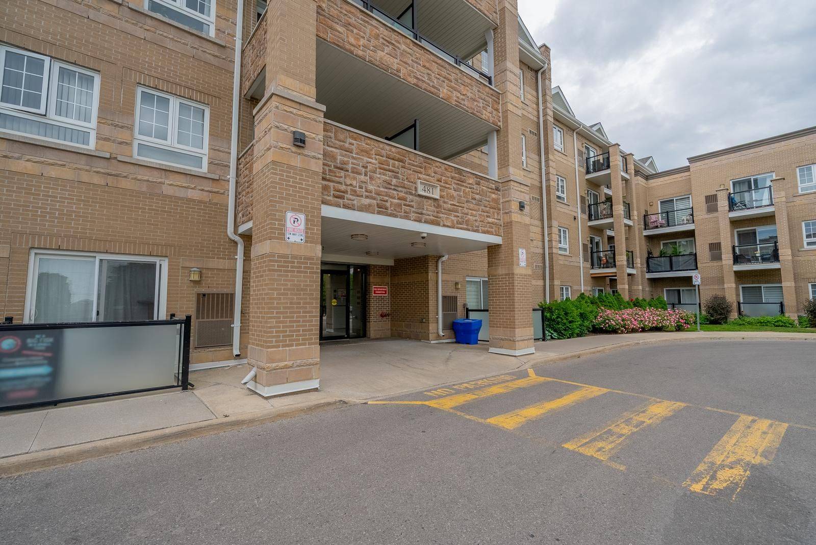 Whitchurch-stouffville, ON L4A 1Y7,481 Rupert AVE #208