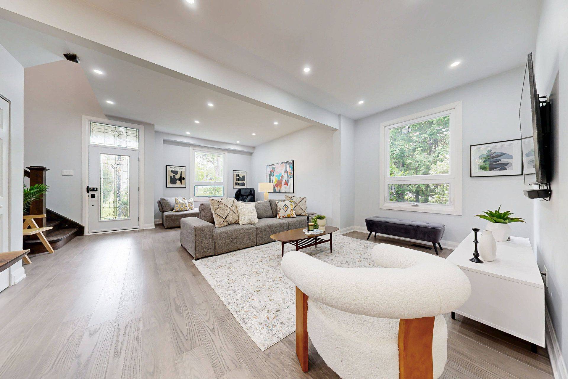 Newmarket, ON L3Y 4E3,22 Niagara ST