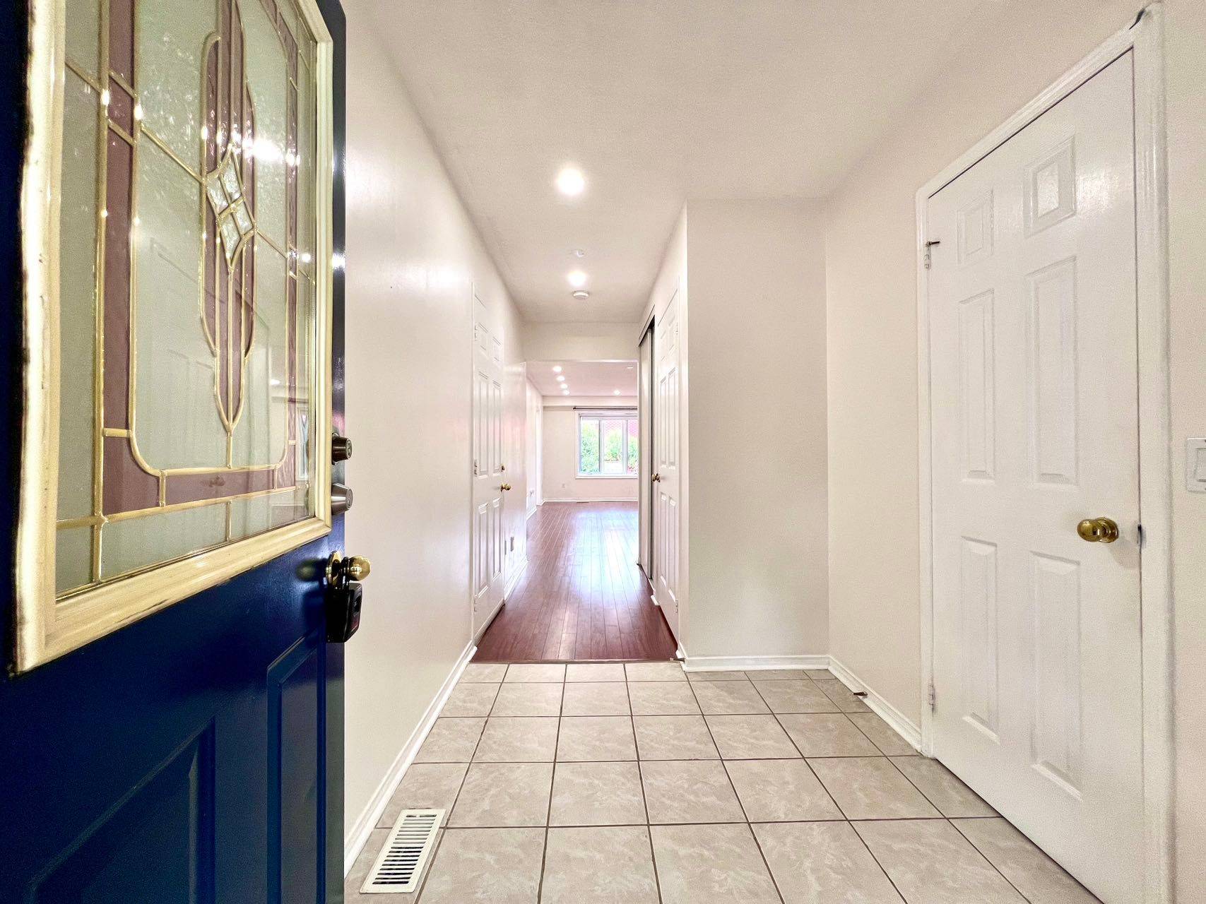 Oakville, ON L6H 5Y4,2462 Stefi TRL