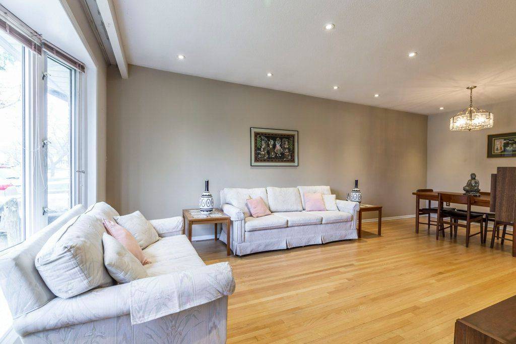 Mississauga, ON L5A 3A9,368 Lara Woods N/A