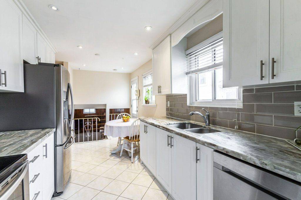 Mississauga, ON L5A 3A9,368 Lara Woods N/A