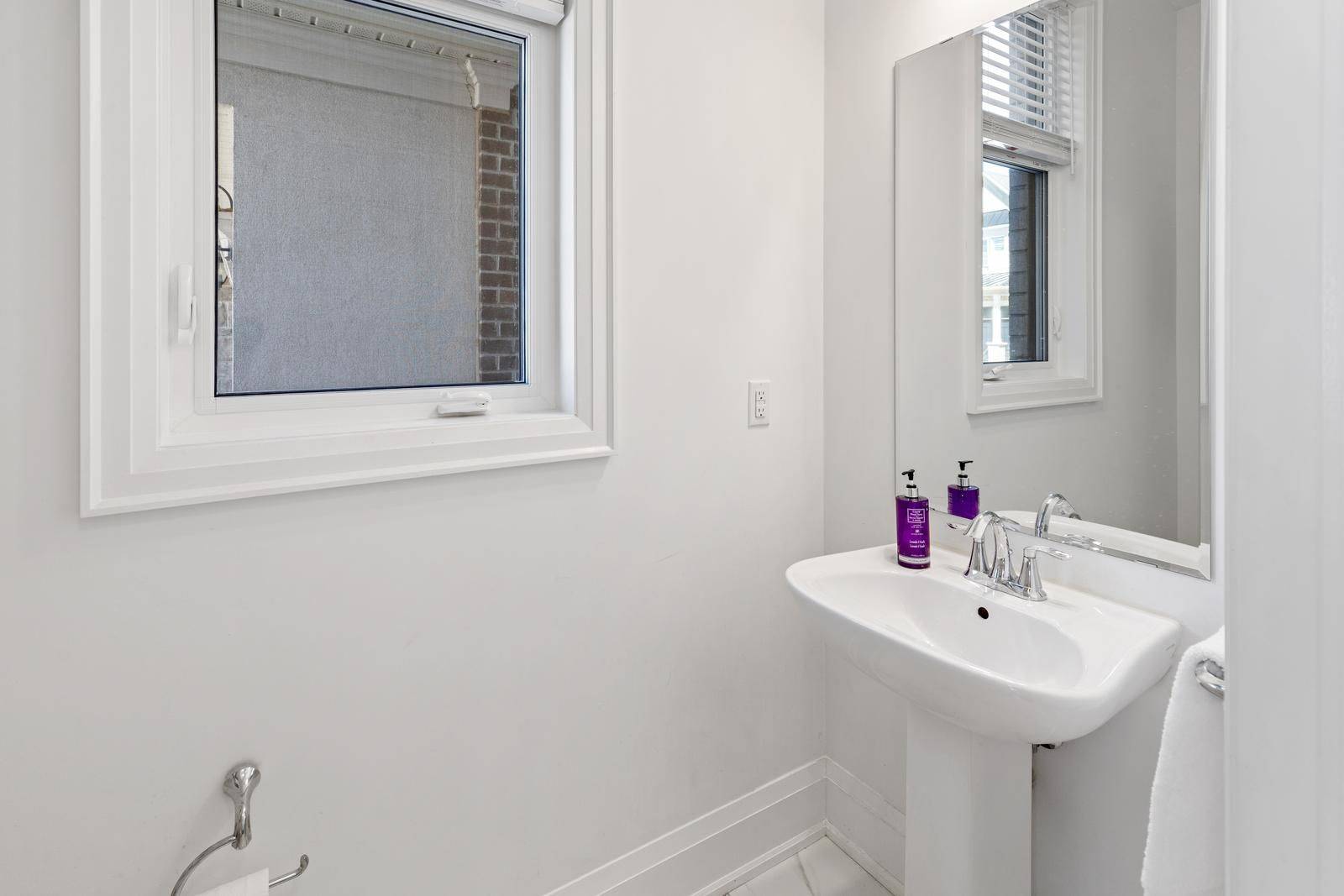 Oakville, ON L6H 3S4,1467 Everest CRES