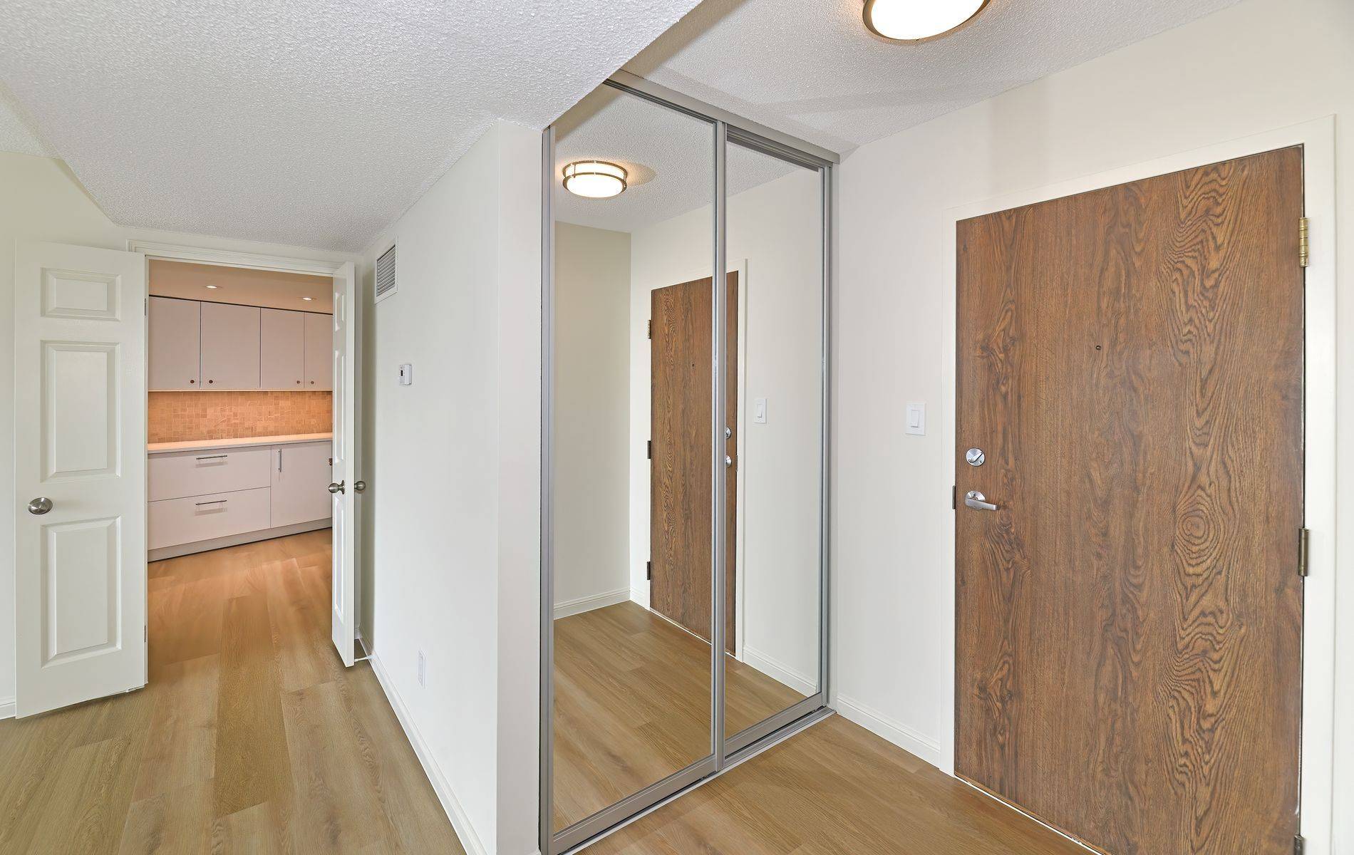 Toronto W09, ON M9A 5C1,40 Richview RD #1605