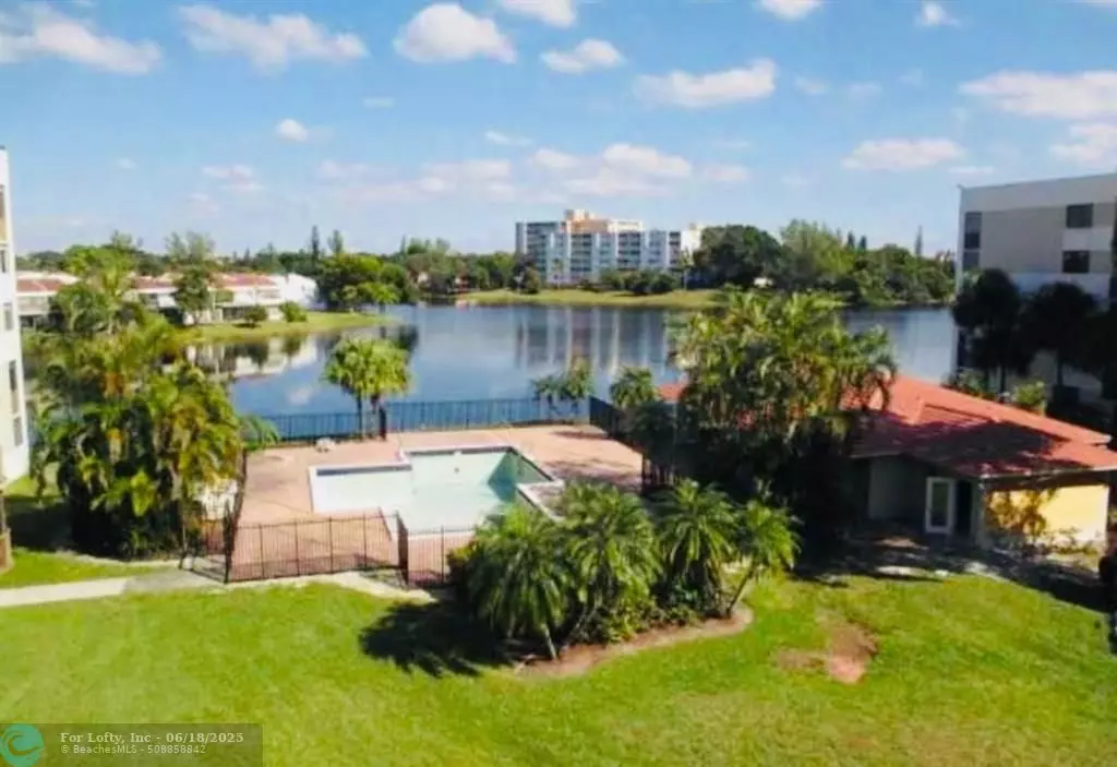 Lauderhill, FL 33313,6475 W Oakland Park Blvd #306