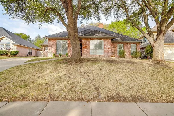 10264 Fieldcrest Drive, Benbrook, TX 76126