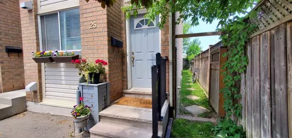 21 Replin RD #TH 25, Toronto C04, ON M6A 2M8