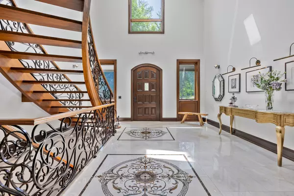 Vaughan, ON L6A 1G1,43 Woodland Acres CRES