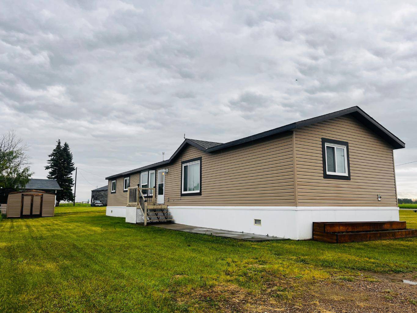 4907 50 ST, Islay, AB T0B 2J0