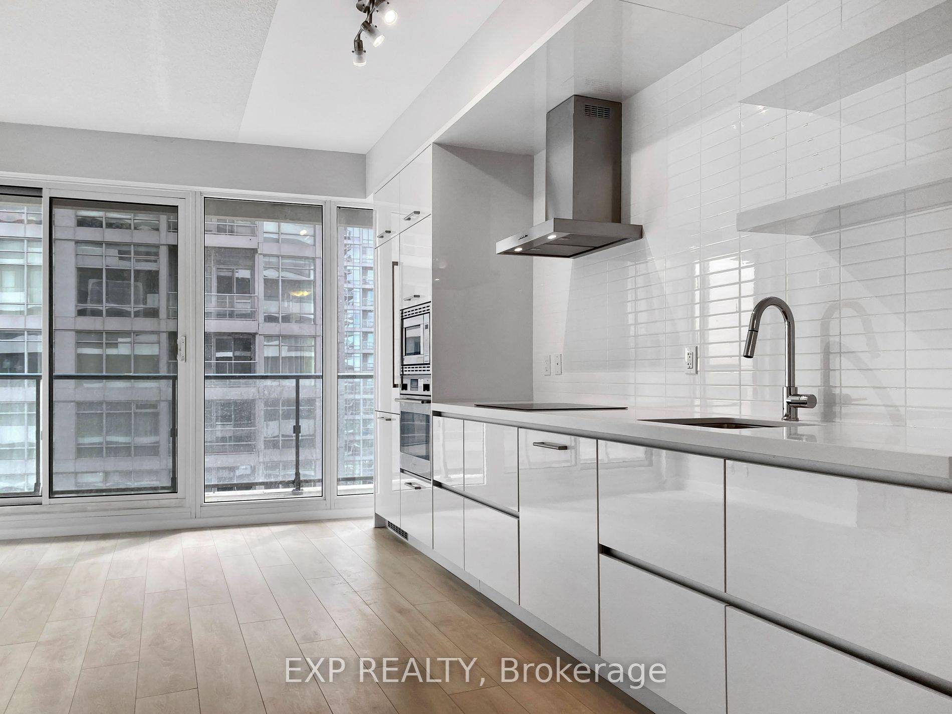 Toronto C10, ON M4S 2B4,2221 Yonge ST #1906