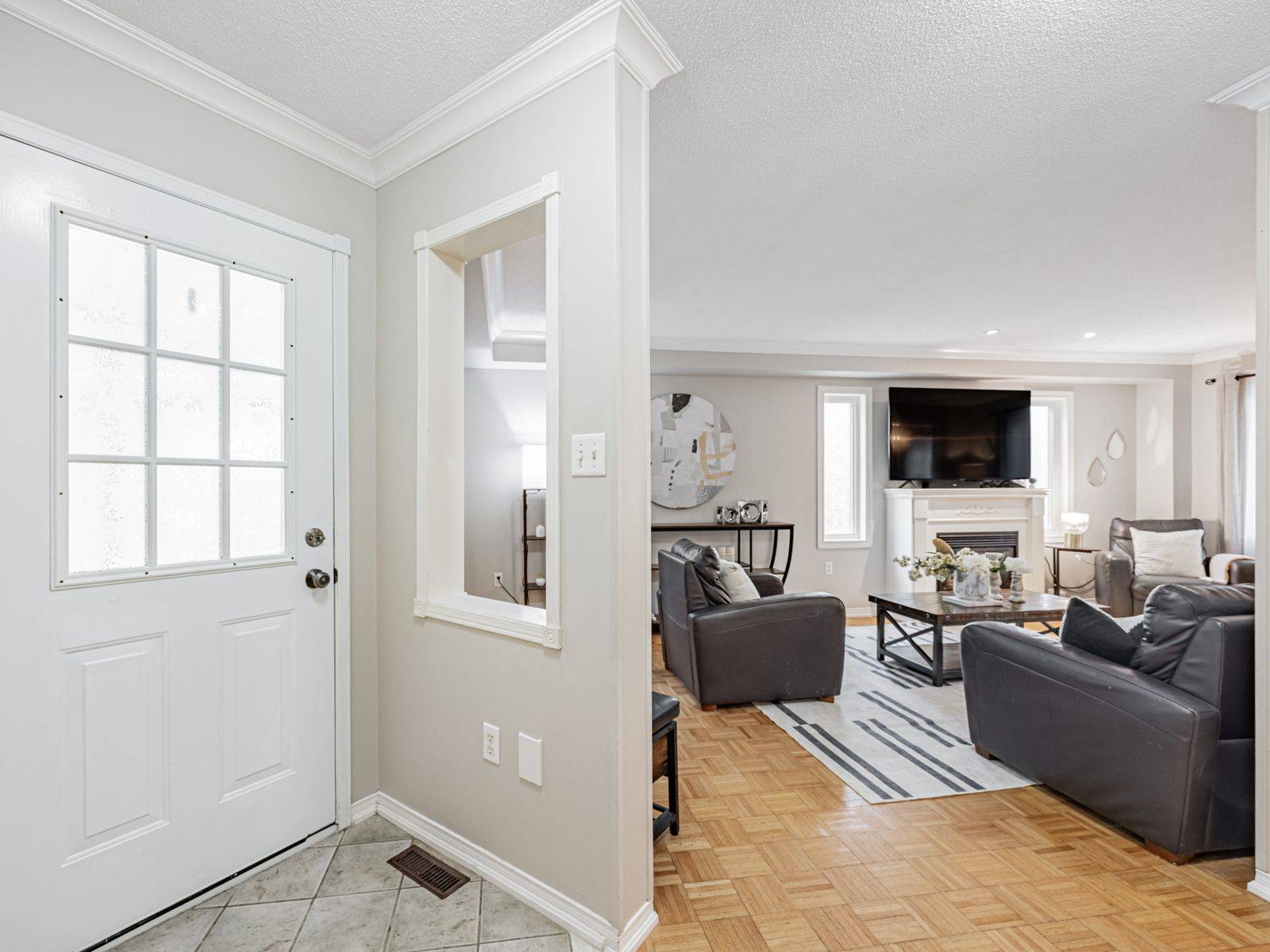 Whitby, ON L1M 1C8,7 Knox CRES