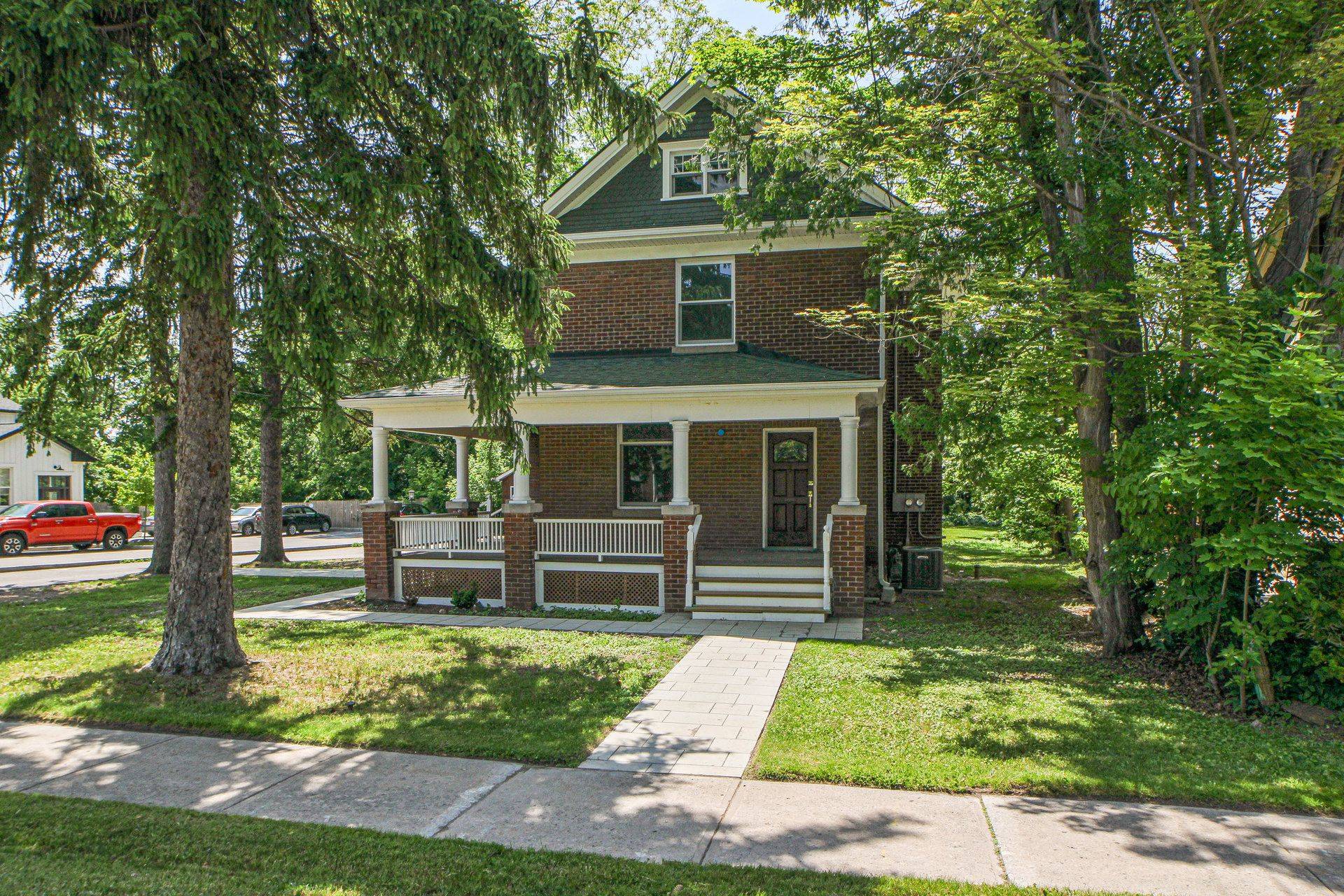 Vaughan, ON L4J 1G1,33 Centre ST #Unit A