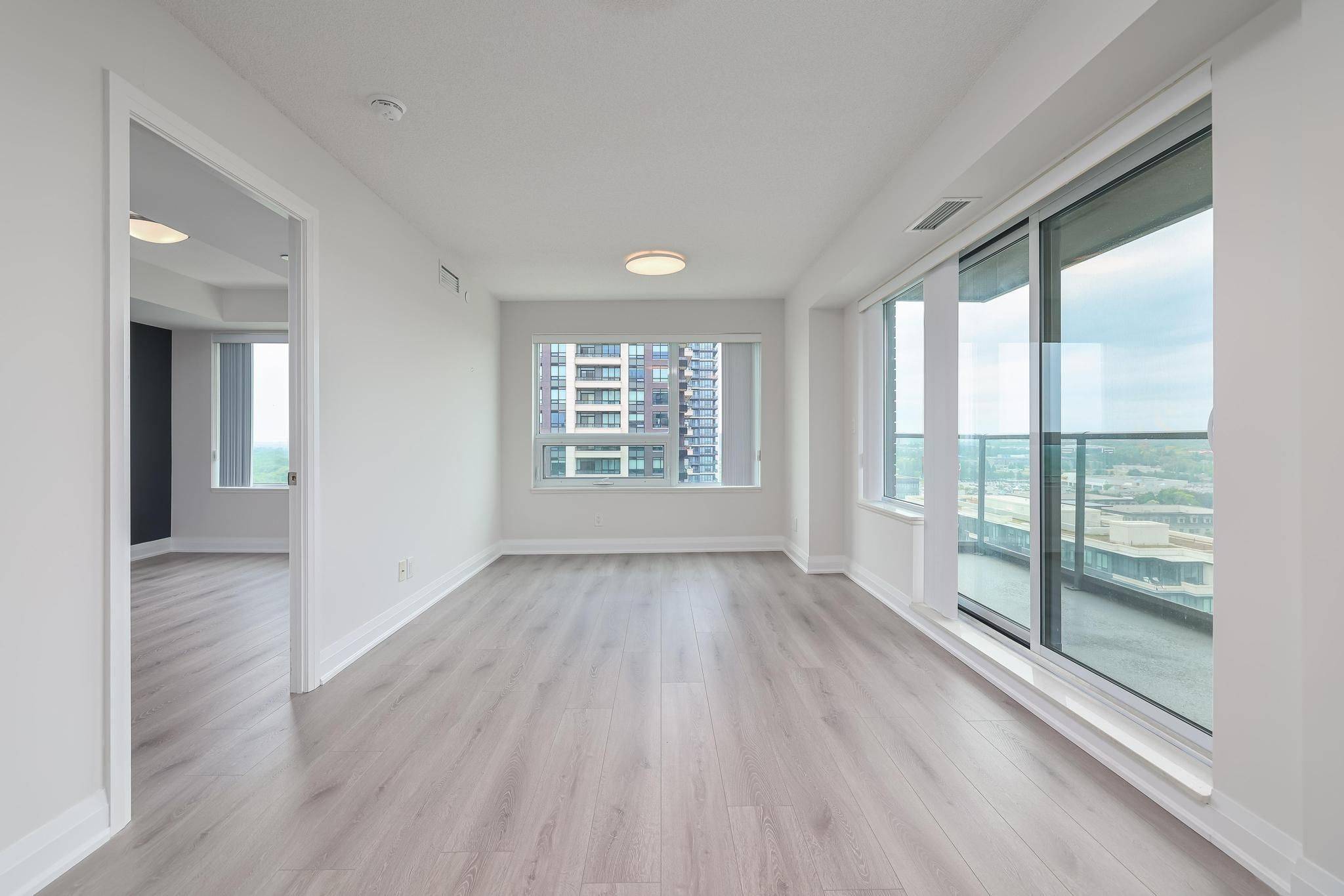 Markham, ON L3R 5M5,18 Uptown DR #1910