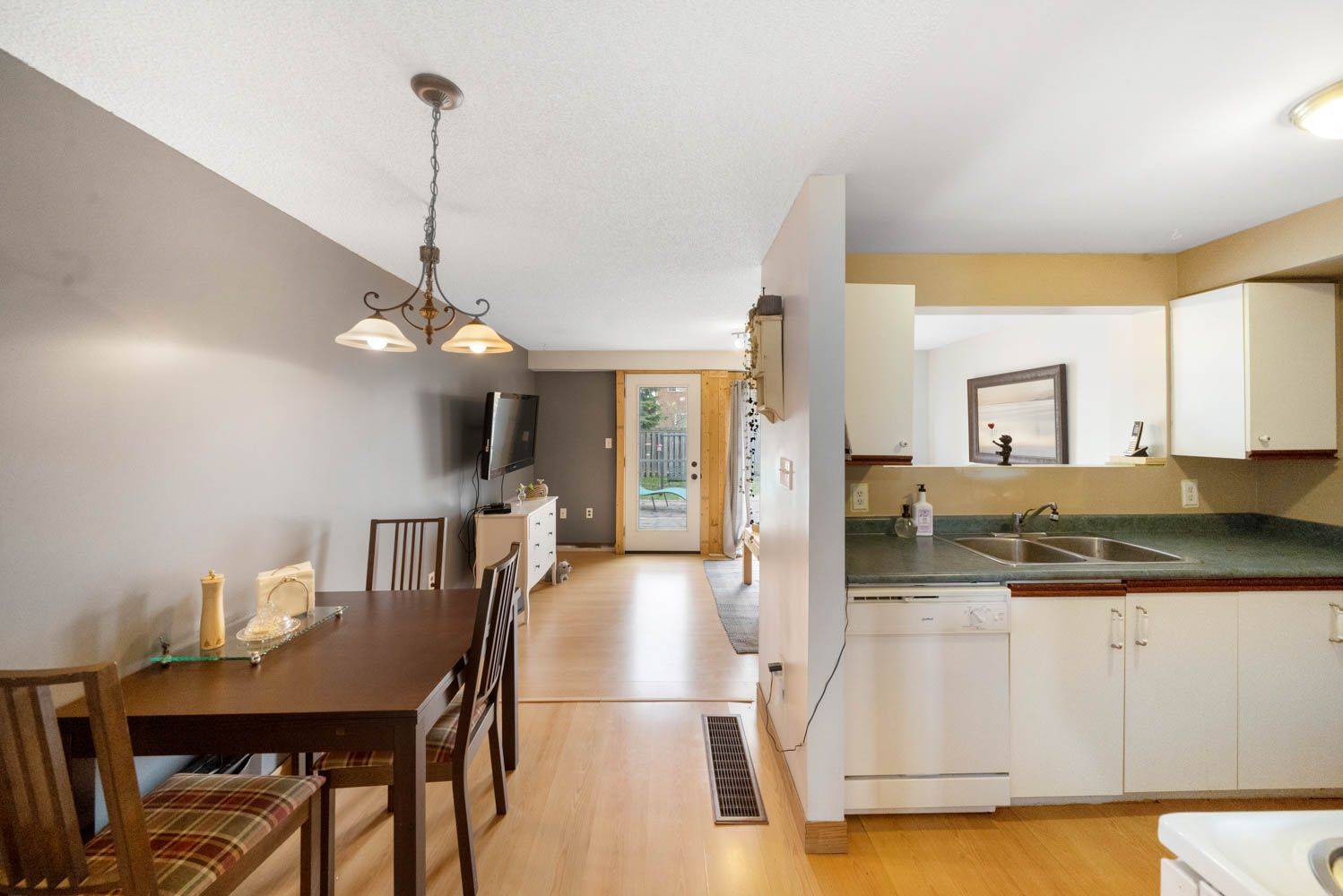Barrie, ON L4N 9Z1,96 Lee CRES
